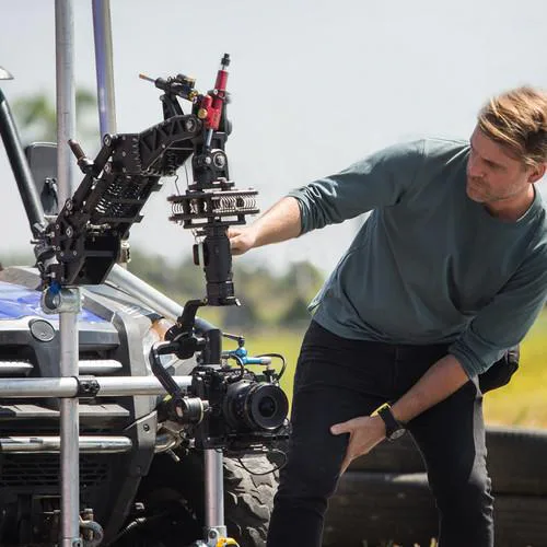 تصویر از پک کریتیو کرین ۳ اس Zhiyun-Tech CRANE 3S Creative Pack در حین فیلمبرداری