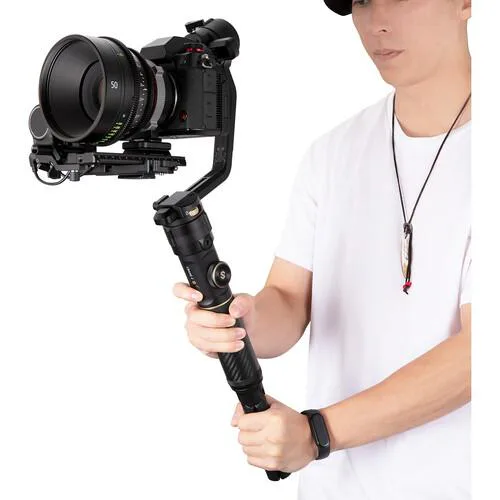 تصویر از گیمبال دوربین ژیون کرین 2 اس کمبو Zhiyun-Tech CRANE 2S Combo Kit در حالت استفاده دستی