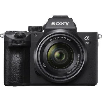 نمای روبرو دوربین عکاسی بدون آینه سونی Sony a7 III with 28-70mm Lenz
