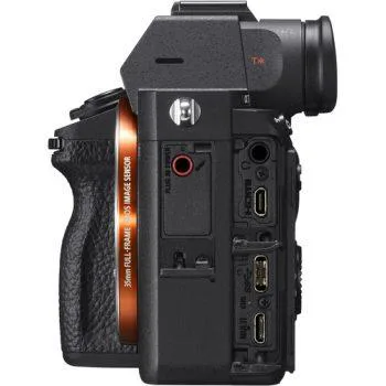 درگاه های دوربین سونی a7 III با لنز 70-28
