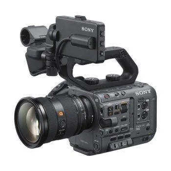 لنز سونی Sony FE 24-70mm f/2.8 GM II Lens سوار بر دوربین فیلمبرداری حرفه ای