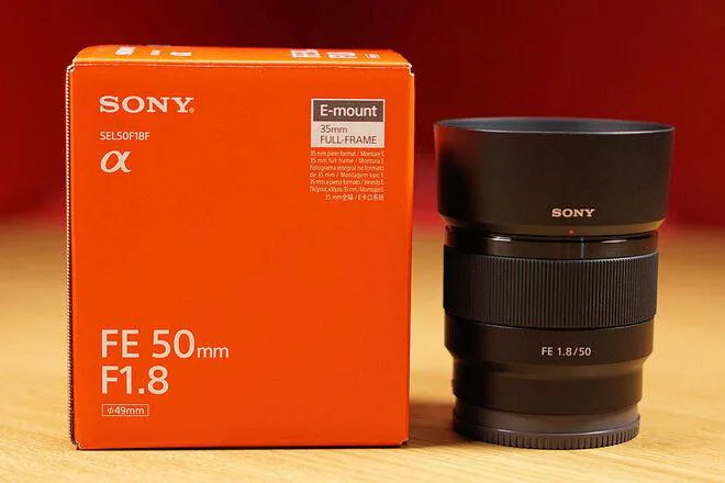بسته بندی لنز سونی Sony FE 50mm f/1.8 Lens