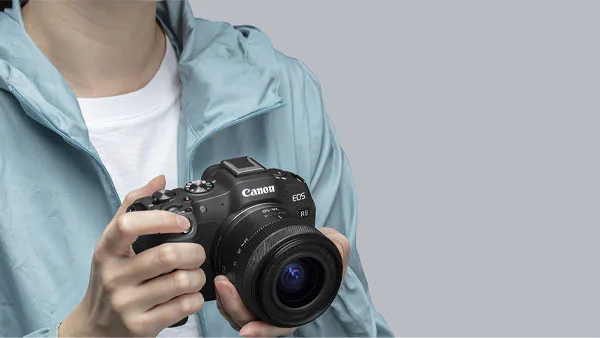 دوربین عکاسی بدون آینه کانن Canon EOS R8 with 24-50mm f/4.5-6.3 IS STM Lens