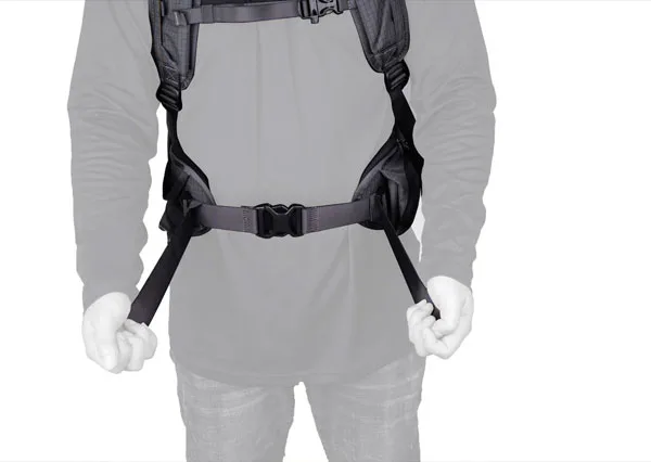 کیف کوله پشتی ونگارد مدل Vanguard VEO ACTIVE 42M GY و اندازه با بدن انسان