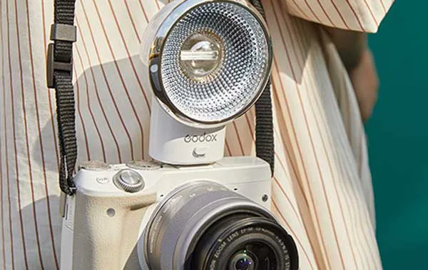 فلاش دوربین گودکس Godox Lux Elf Camera Flash روی دوربین
