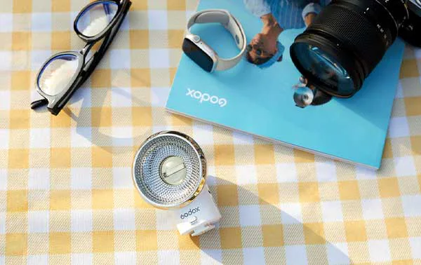 فلاش دوربین گودکس Godox Lux Elf Camera Flash و ابعاد جمع و جور
