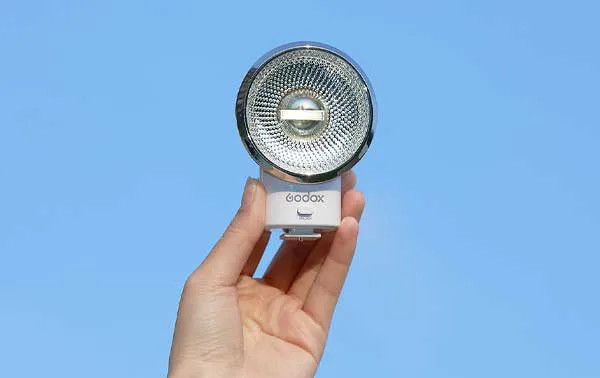 فلاش دوربین گودکس Godox Lux Elf Camera Flash و ابعاد کوچک