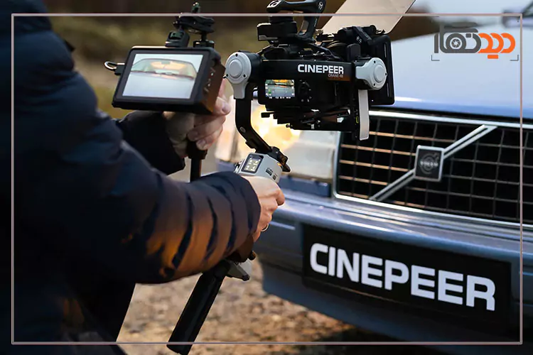 گیمبال ژیون Zhiyun Crane 4E در دست